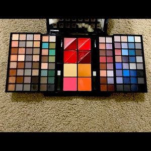 Beauty Gems Eye Shadow, Lip Gloss, and Blush Set.